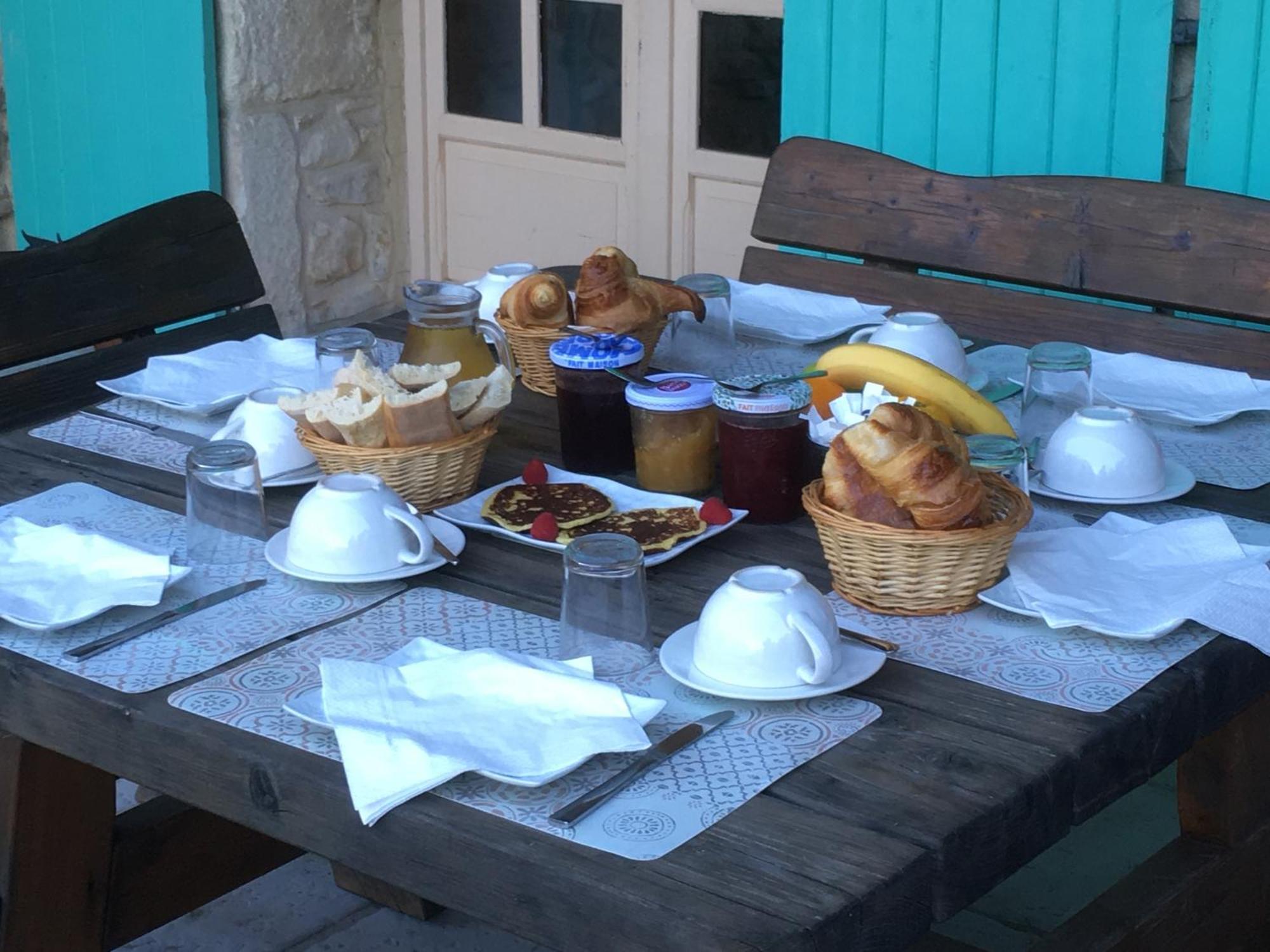 Mas De La Pinede Ex-Les Arbousiers Bed & Breakfast Bollène Exterior foto
